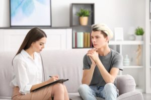 Teen and therapist work on recognizing social anxiety in teens